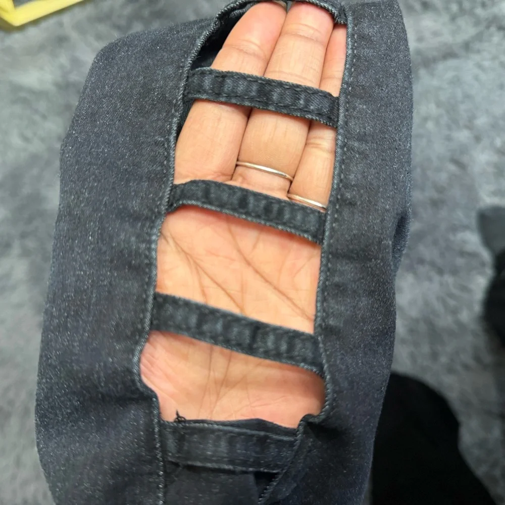 Stylish Black cut out Women Jeans - Picture 4 of 4